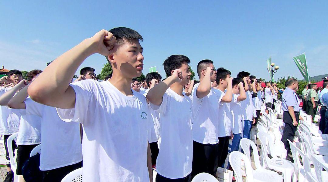 兵役登記證上大學(xué)一定要嗎？詳解兵役登記與大學(xué)入學(xué)要求，關(guān)于兵役登記證與大學(xué)入學(xué)要求的詳解，是否上大學(xué)必須持有兵役登記證？