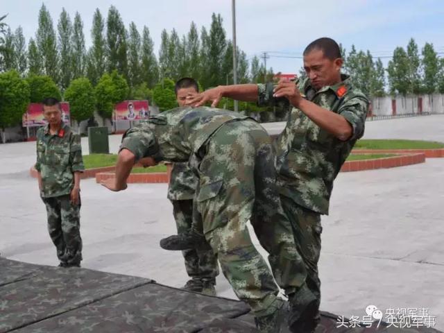 當(dāng)兵可以談戀愛嗎？——深度解析軍營戀愛現(xiàn)象，軍營戀愛現(xiàn)象，解析士兵能否談戀愛的多維度視角