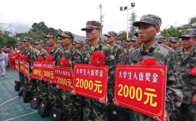 大學(xué)生如何參軍，一條充滿榮耀與成長的道路，大學(xué)生參軍之路，榮耀與成長的交織