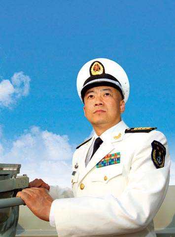 遼寧艦現(xiàn)任艦長——中國海軍力量的新標(biāo)桿，遼寧艦現(xiàn)任艦長，中國海軍力量的新典范
