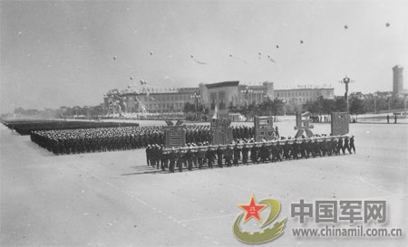 重溫歷史瞬間，探索1959年國慶閱兵視頻，重溫歷史瞬間，探索經(jīng)典，回顧1959年國慶閱兵盛況