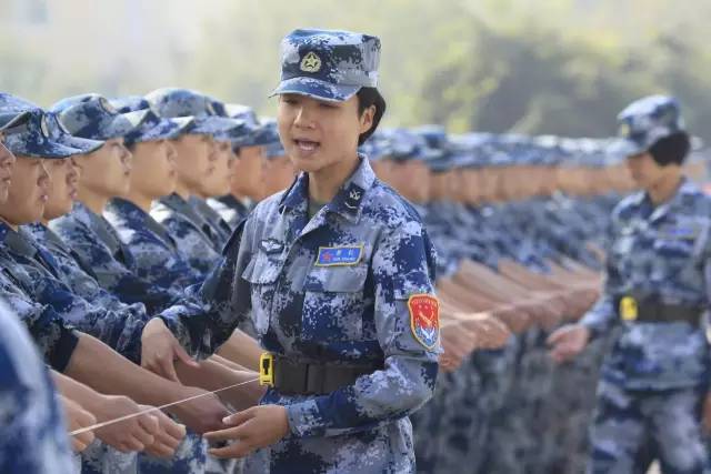 大學(xué)生女兵容易被錄取嗎？解析影響因素與機會平等，女大學(xué)生兵錄取機會解析，影響因素與平等權(quán)益探討