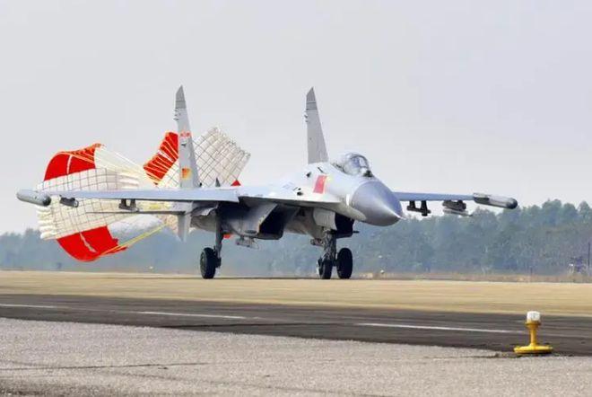 連云港軍用機(jī)場(chǎng)殲-11，揭秘軍事航空的神秘面紗，揭秘連云港軍用機(jī)場(chǎng)殲-11軍事航空的神秘面紗