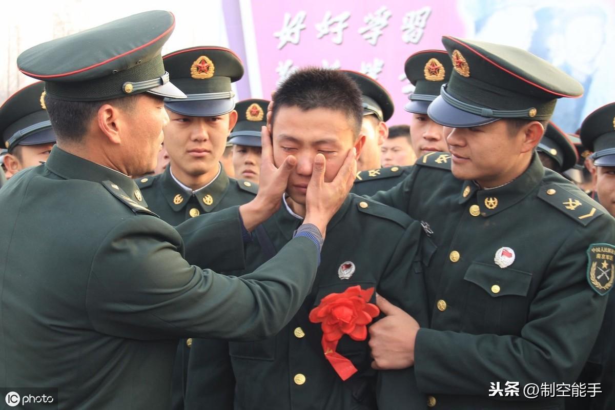 空軍義務(wù)兵在軍隊(duì)中的職責(zé)與角色，探尋空軍義務(wù)兵的主要任務(wù)，空軍義務(wù)兵職責(zé)與角色探究，主要任務(wù)解析