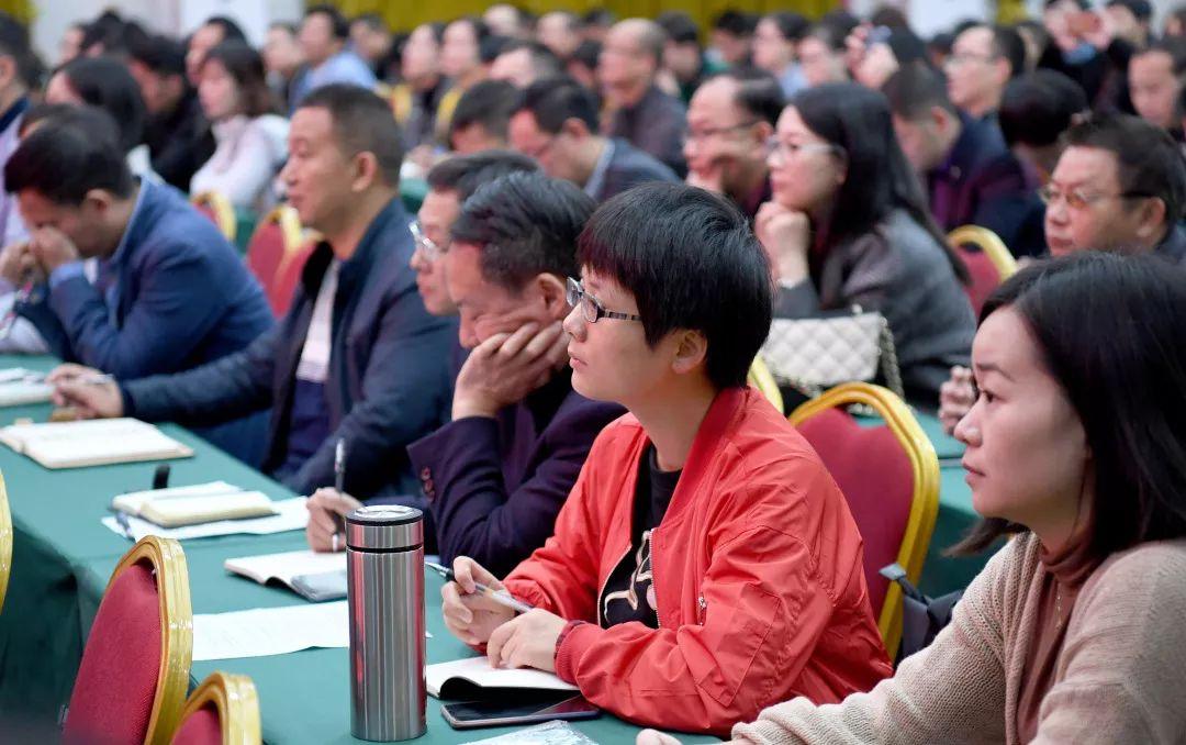 新聞報刊最新一期，深度解讀熱點事件，掌握最新資訊動向，新聞熱點深度解讀，掌握最新資訊動向