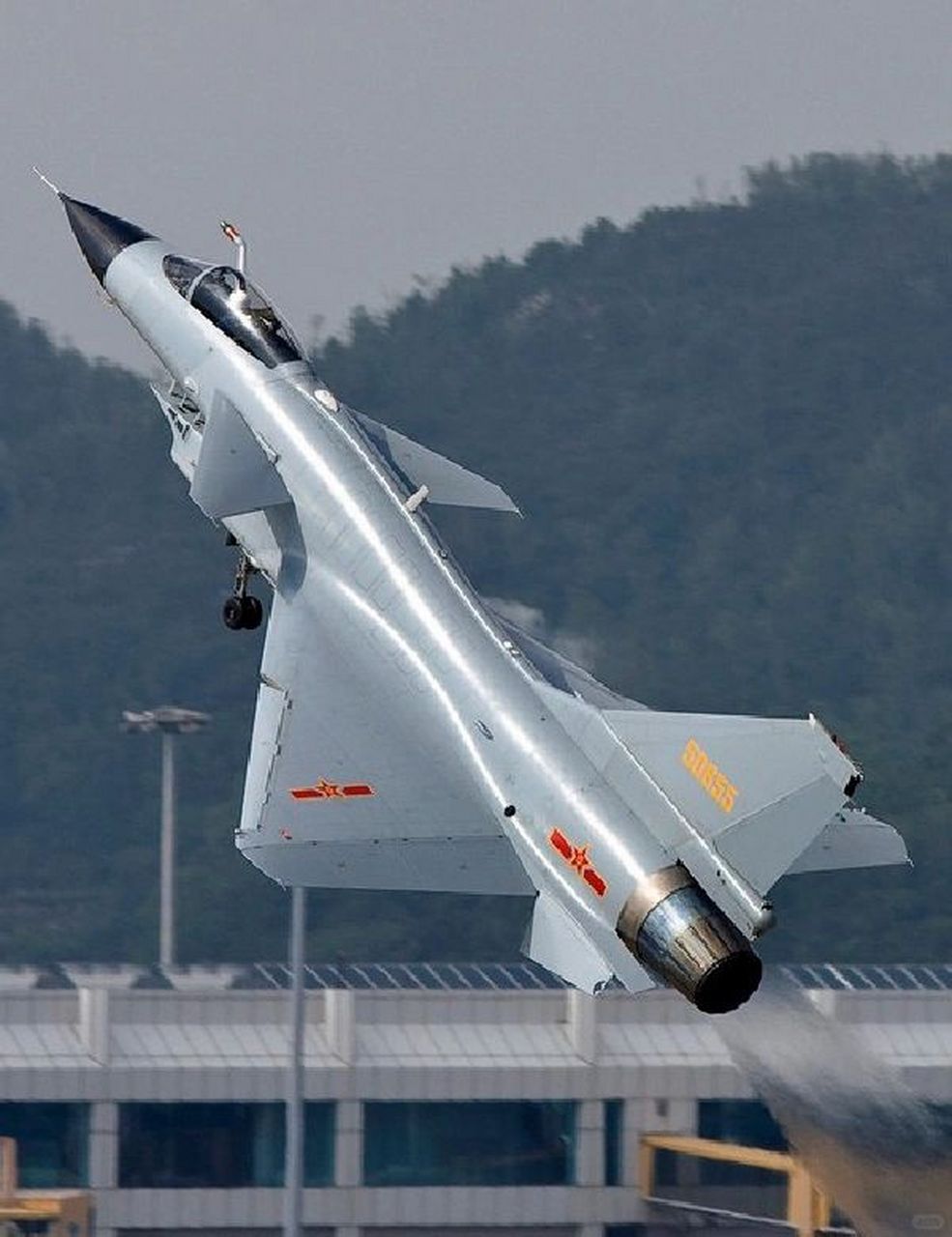 殲-10戰(zhàn)斗機(jī)是幾代機(jī)？全面解析中國空軍的主力戰(zhàn)機(jī)，中國空軍主力戰(zhàn)機(jī)殲-10戰(zhàn)斗機(jī)的全面解析，幾代機(jī)？