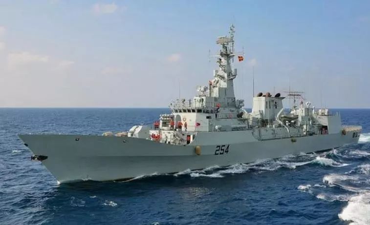 中國目前最先進(jìn)的軍艦，展現(xiàn)強(qiáng)大的國防實(shí)力，中國最尖端軍艦彰顯國防實(shí)力