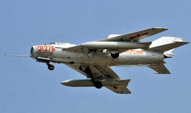 殲6戰(zhàn)斗機高清圖片，歷史、技術特點與現(xiàn)代價值，殲6戰(zhàn)斗機，歷史、技術特點與現(xiàn)代價值的高清圖片展現(xiàn)