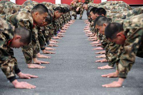 當兵體力差會被退回來嗎？解析新兵體能訓練的重要性與適應性調整策略，新兵體能訓練，適應性調整策略與體能訓練的重要性解析，體質差會被退兵嗎？