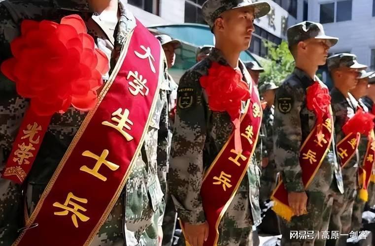 關(guān)于在校大學(xué)生是否應(yīng)該去當兵的一些思考，在校大學(xué)生是否應(yīng)該選擇入伍，深度思考探討