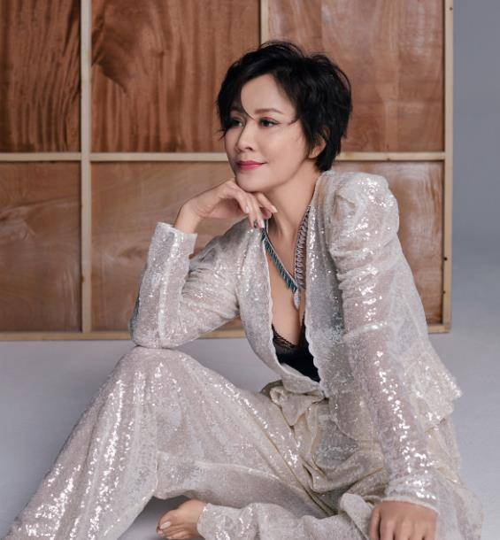 左小青個人簡介，左小青，生平概覽與成就展示