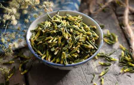 蓮子心泡水喝的功效與禁忌，蓮子心泡水喝的功效及禁忌解析