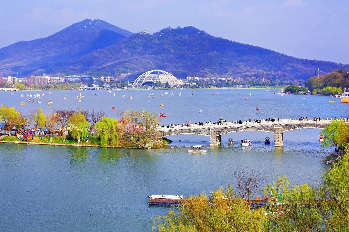 玄武湖公園景點介紹，領略千年文化與自然美景的絕佳去處，玄武湖公園，千年文化與自然美景的交融之地