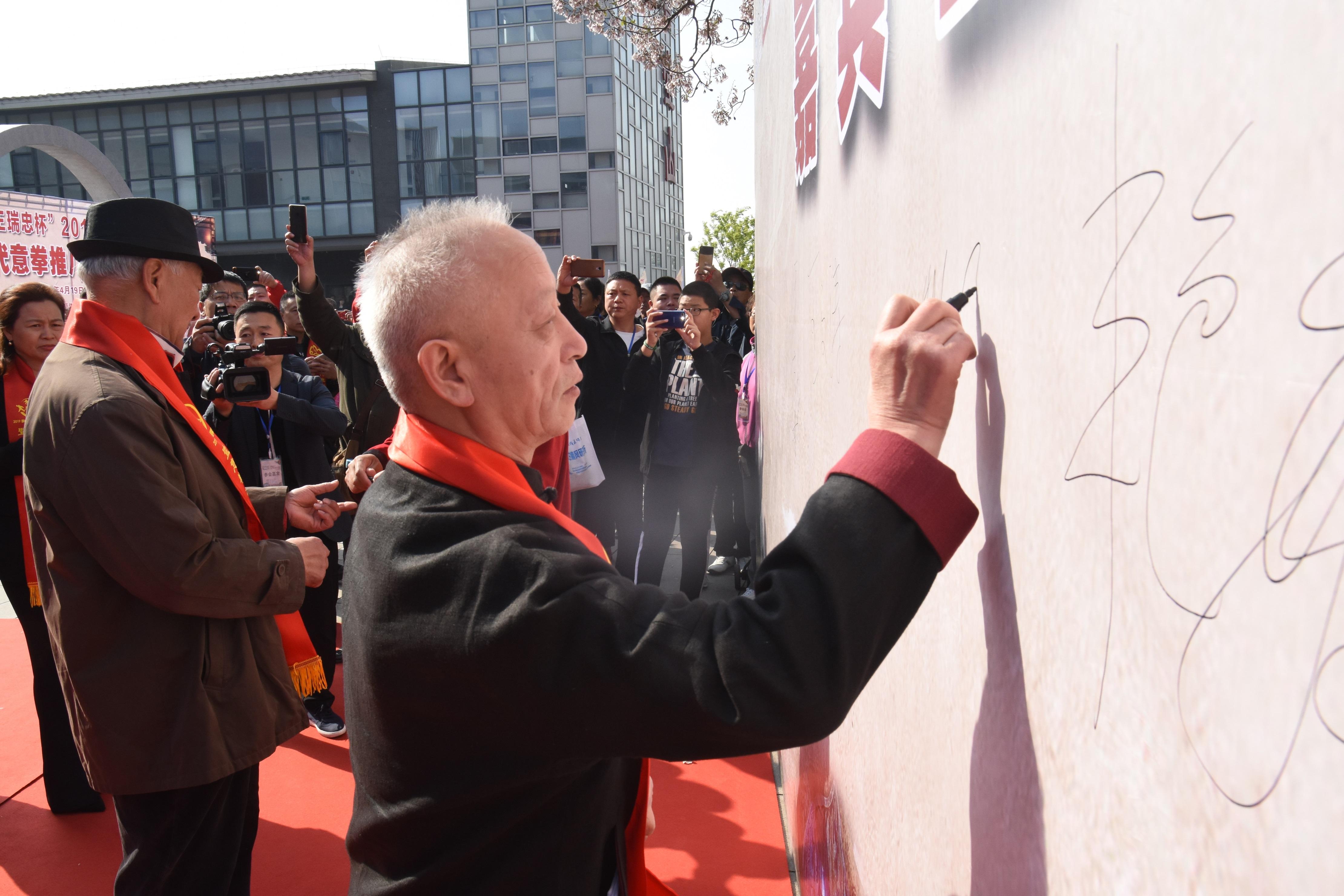 探索王中王一肖論壇，一網(wǎng)打盡所有信息，王中王一肖論壇全解析，一網(wǎng)打盡所有信息探索