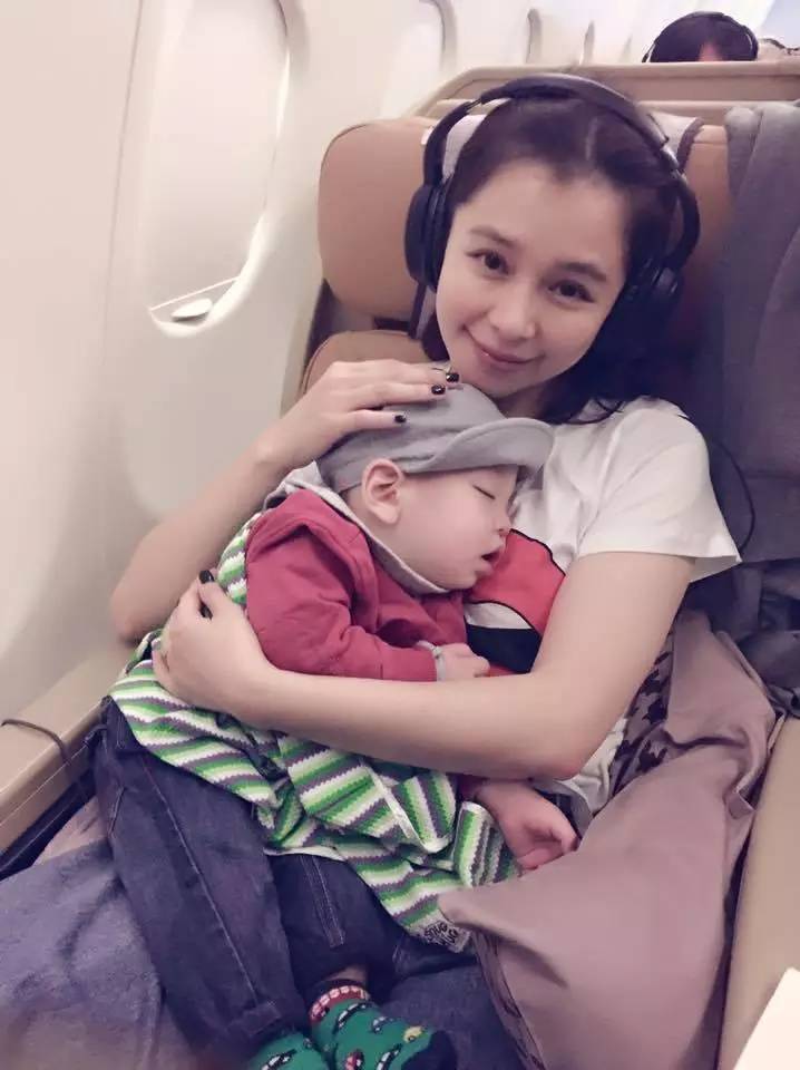 徐若瑄近照，時光中的優(yōu)雅女神，徐若瑄近照展現(xiàn)時光優(yōu)雅，女神風(fēng)采依舊