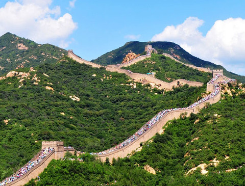 八達(dá)嶺長城，60歲及以上老人免費(fèi)參觀嗎？，八達(dá)嶺長城對60歲及以上老人免費(fèi)開放政策解讀