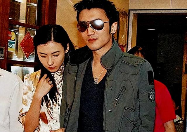 謝霆鋒去醫(yī)院探望張柏芝，星光下的暖心瞬間，謝霆鋒暖心探視張柏芝，星光下的關(guān)懷瞬間