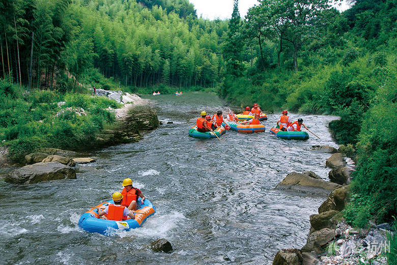 探索附近漂流旅游景點，盡享水上激情之旅，探索周邊漂流勝地，暢享水上激情之旅