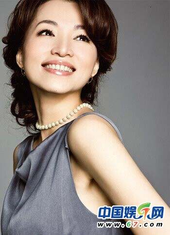 董卿，年齡與個(gè)人資料揭秘，董卿，揭秘年齡與個(gè)人資料