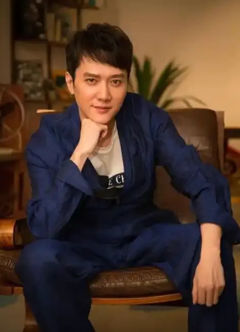 馮紹峰前女友，揭秘過往情感歷程與現(xiàn)今生活軌跡，馮紹峰前女友揭秘，情感歷程與現(xiàn)今生活軌跡探秘