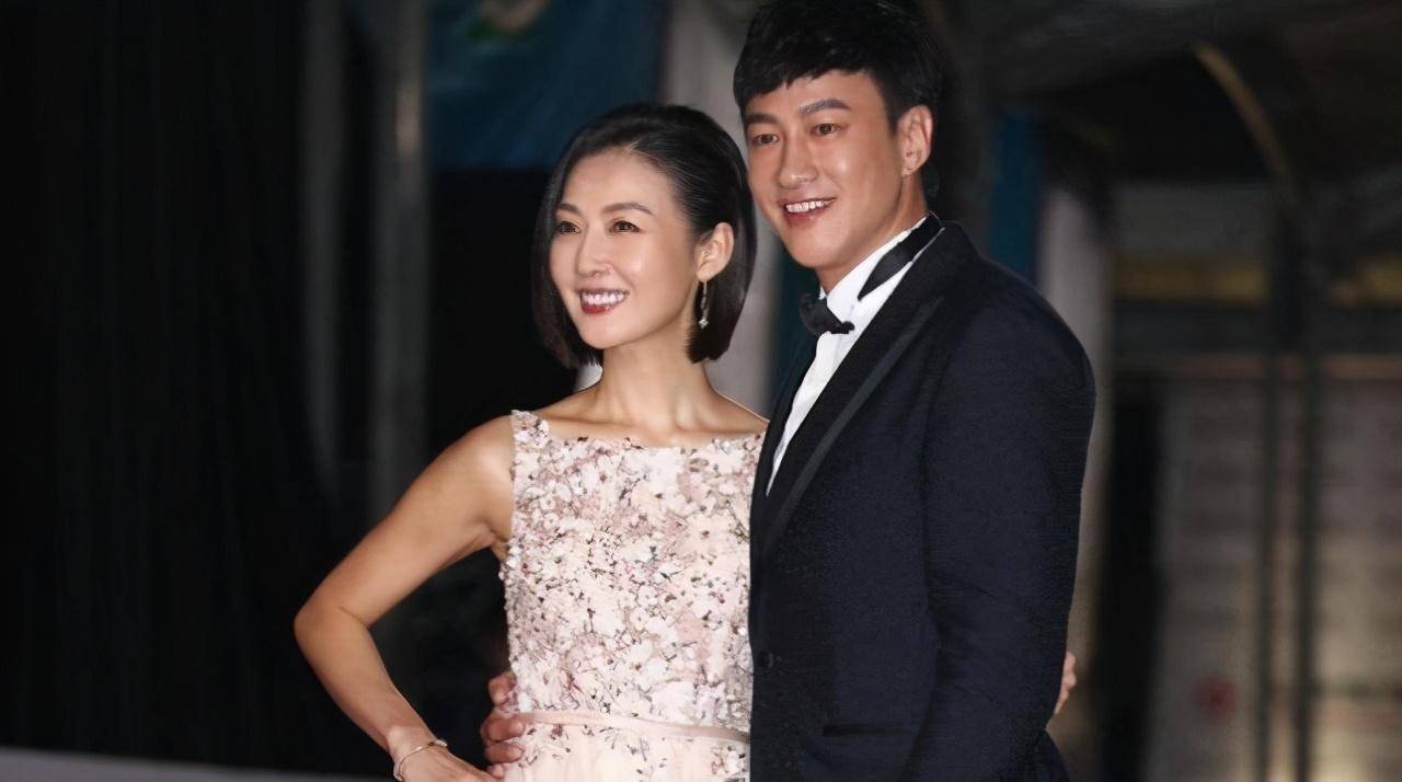 何潤(rùn)東老婆的出生地與背景探究，何潤(rùn)東老婆的出生地與背景揭秘