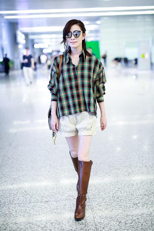 佘詩(shī)曼年輕時(shí)候的照片，時(shí)光倒流，重溫輝煌青春，佘詩(shī)曼年輕時(shí)光，時(shí)光倒流，重溫輝煌青春的照片