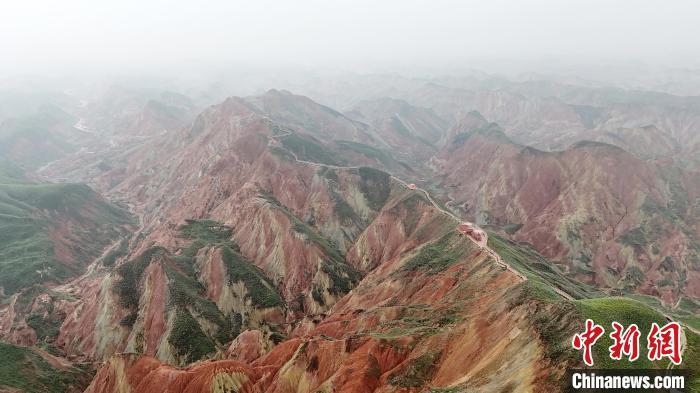 丹霞山旅游風(fēng)景區(qū)，自然之美盡收眼底，丹霞山旅游風(fēng)景區(qū)，自然之美的盡收眼底之旅